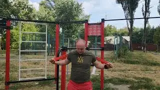 Грудні м'язи з резиною. Тренування.