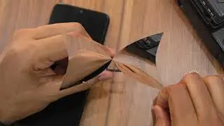 Redmi Note 7/Pro: Insert SIM and microSD Card