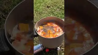 Уха» рыбный суп на туристической горелке