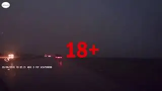 Молния попадает в автомобиль