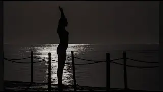 Two Feet - Her Life (8D AUDIO)
