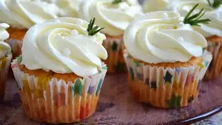 НЕВЕРОЯТНО ВКУСНО и ТАК ПРОСТО!🧁Капкейки с кремом из сливок и сметаны | Танюшина кухня