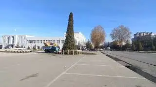 Срочно! Исфара в центре наряжают ёлку!🤗👍😁🤔