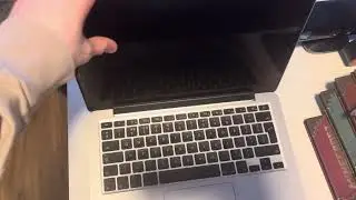 How to close a laptop lid (MacBook version)