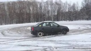 сын решил прокатиться на рено логон чёрного цвета двадцатого века!!!!!