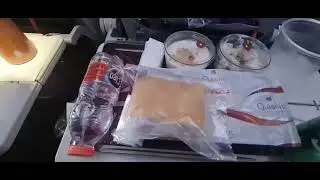 Review makan siang di pesawat Qatar Air Ekonomi