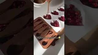 Гранат в шоколаде 🤤😍это ну очень вкусный #вкусно #гранатвшоколаде