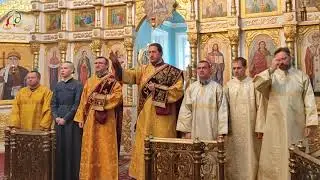 МОЩНО!!! Символ веры - протодиакона, алтарники и верующий народ