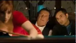 Девушка и бильярд