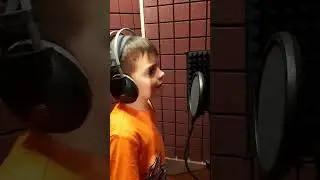 Артемий Медведев, 7 лет. Записывает "Этот город" =)