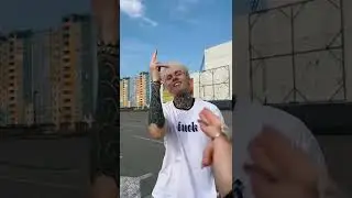 Дима Евтушенко улыбается