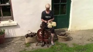 How To Hand Spin Raw Wool With A Spinning Wheel - Gorgeous Two Ply!