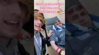 KreekCraft pushes @Steak into a pool💀😭(well its also Lana Rae that did it) [funny clip]