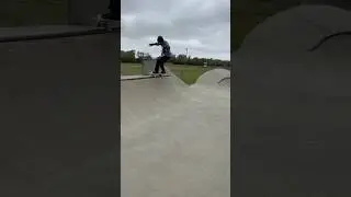Frontside is scary! #skateboarding #shorts