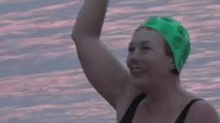 Зимний заплыв Геленджикских моржих на закат солнца в бухте  в декабре 2021
