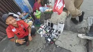 iPhones Being Sold at Jatinegara Flea Market 