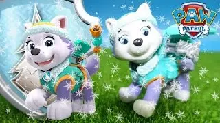 Paw Patrol review Everest action pack and badge