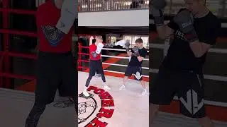 В бою двойка,а я показываю одиночный удар дальней рукой.Но суть основы выполнения приёма не меняется