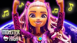 Clawdeen Sings 