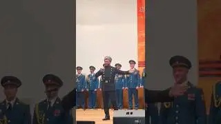И смуглянка-молдаванка,по тропинке в лес ушла...