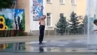 Хорошо летом фантаны, есть где помыться