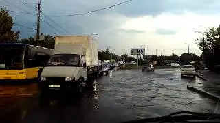Едем по лужам. Потоп после дождя. Киев, ул. Стеценко