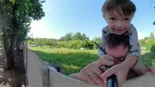 ВИДЕО 2828 Смотрим курей на даче