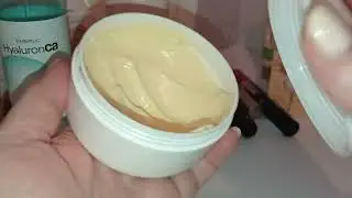 Ежедневная уходовая и декоративная косметика.