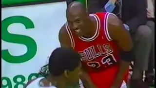 Michael Jordan scares Robert Parish and laughs at him (04/04/1993)