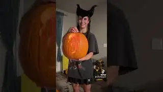 Whose pumpkin wins?! 