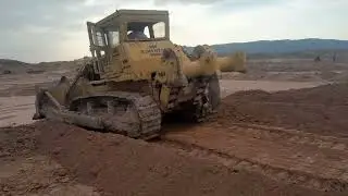 bulldozer shafting the soils with technical skills 👌 watch very interesting viedo#working 🤔