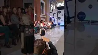 Неделя моды. Показ моды 