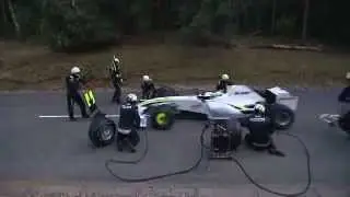 Formula 1 - 2009 - Brawn GP Pit Stop Test, attacked by a 
