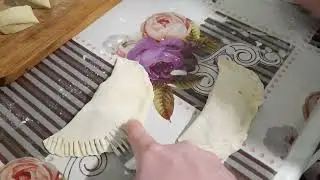 Как лепить чебуреки.