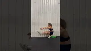 Leg extensions in cyclist squat
