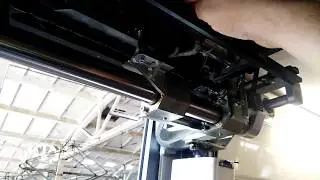 Двери прислойно-сдвижные, в работе.