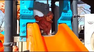 Играем на Детской Площадке Катаемся с Горок Playground Fun Play Place for Kids playroom