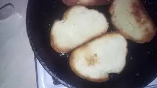 Жареный хлеб с яйцами