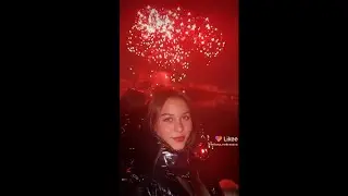 Милана Некрасова смотрит на салют 🎒🐙