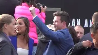 Hugo Johnstone Burt greeting fans while arriving to the San Andreas Premiere @hugokjb