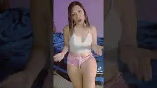 AHORA ELLA JUEGA CON LA PICHXXXA.