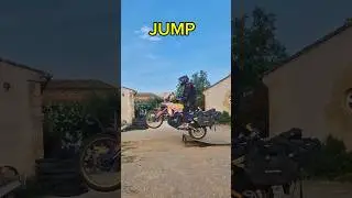 JUMP CHALLENGE Moto vs Bike !  @TomBarrer  vs @AurelienFontenoy   #moto #vélo #bike #jump
