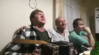 Хорошо сидим.