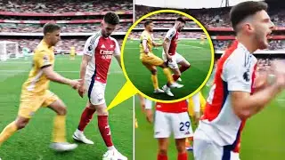 Declan Rice received the first RED CARD of his career 😳