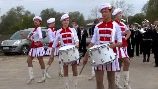 Духовой оркестр.Девушки барабанщицы.