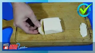 Cortar queso cremoso con un hilo. Cortar quesos blandos o semiduros.