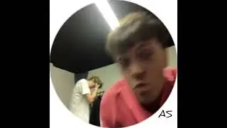 Полуголый Антон и довольный Арс😏😘  
