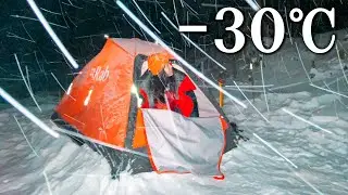 I sleep in the snowy mountains at -30℃ where everything freezes.