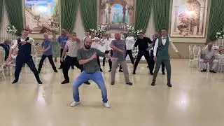 Ржачный Флэшмоб от ПЬЯНОГО ГОСТЯ ПОСТАВИЛ ВСЕХ РАКОМ