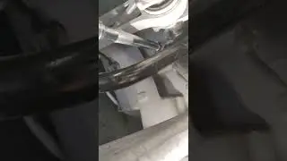Тесла s регулювання сходження задньої осі.